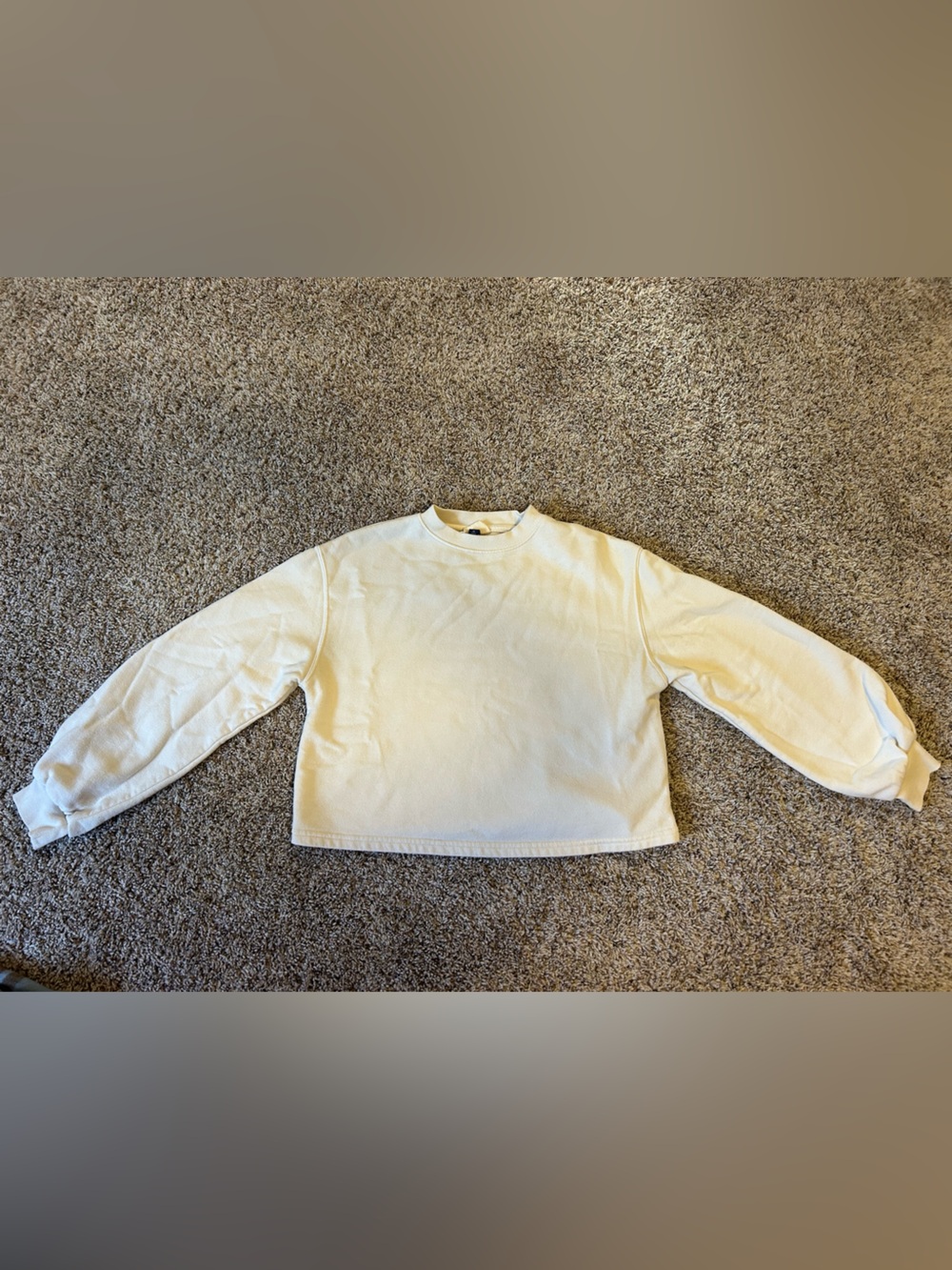 Universal Thread Cream Crewneck Sweater
